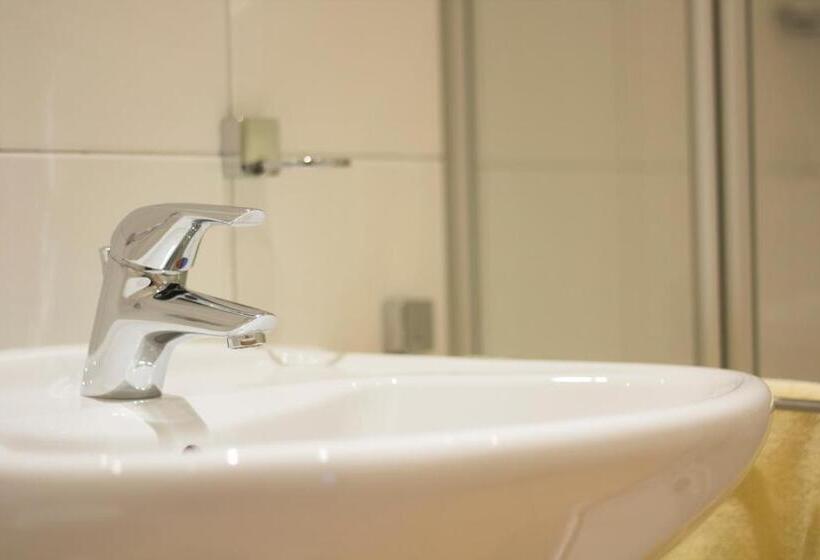 Отель Restaurant Zur Neroburg