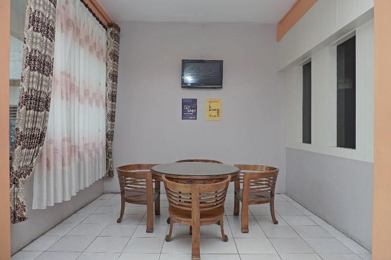 ホテル Spot On 2200  Gunung Sari