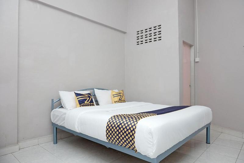 فندق Spot On 2200  Gunung Sari