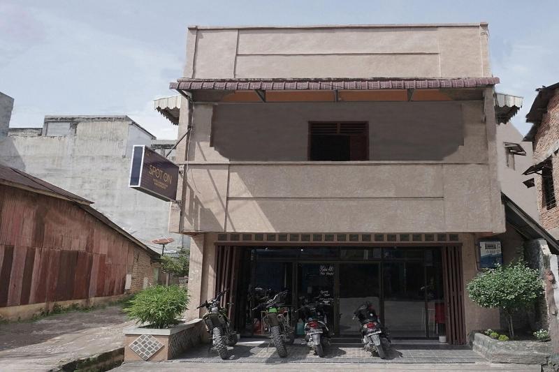 ホテル Spot On 2200  Gunung Sari