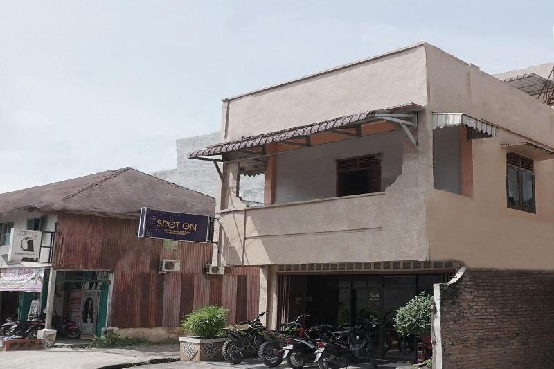 ホテル Spot On 2200  Gunung Sari