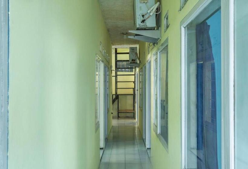 Отель Spot On 2384 Pondok Nabil