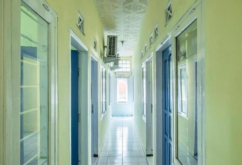 Отель Spot On 2384 Pondok Nabil