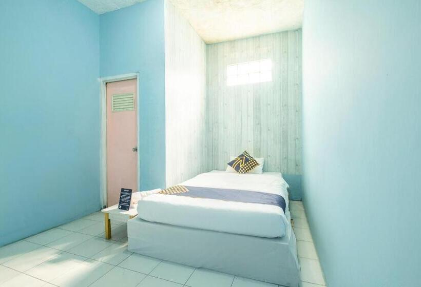 Отель Spot On 2384 Pondok Nabil