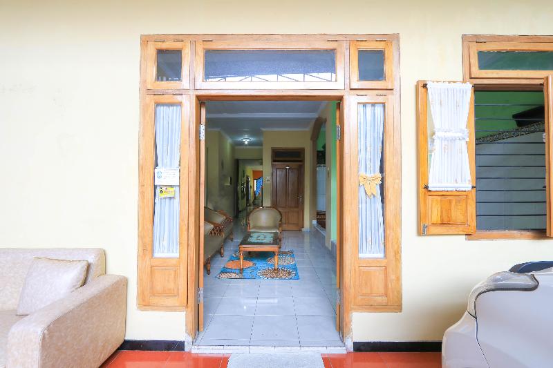 Отель Spot On 2440 Wallet Family Residence Syariah