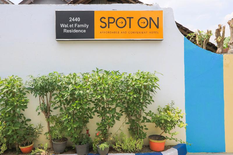Отель Spot On 2440 Wallet Family Residence Syariah