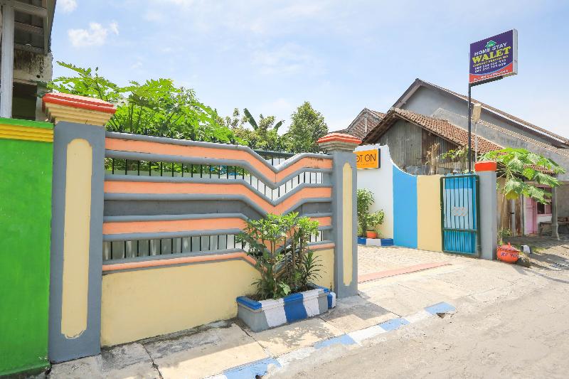 Отель Spot On 2440 Wallet Family Residence Syariah