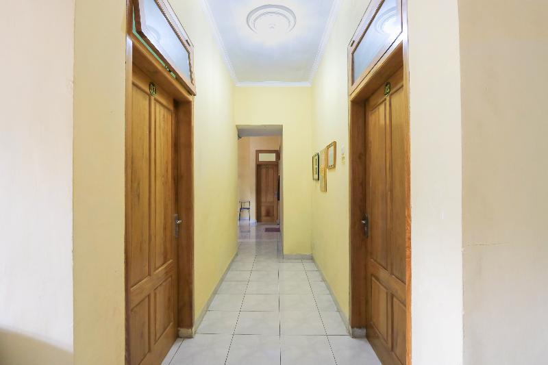 Отель Spot On 2440 Wallet Family Residence Syariah