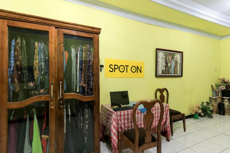 Отель Spot On 2440 Wallet Family Residence Syariah