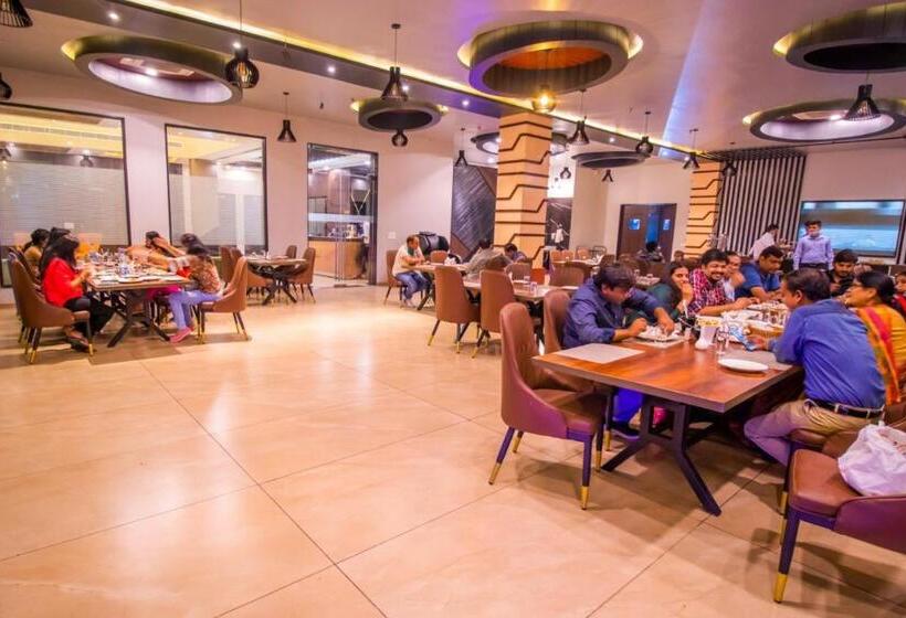 فندق The Bhagwati Resort