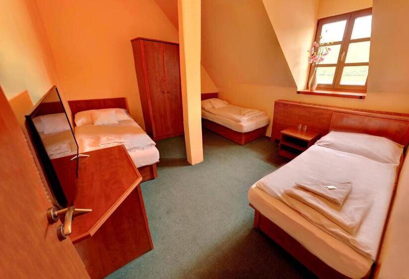 فندق štiřínská Stodola U Prahy