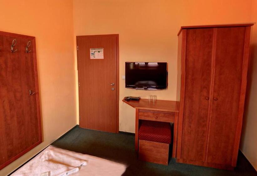 فندق štiřínská Stodola U Prahy