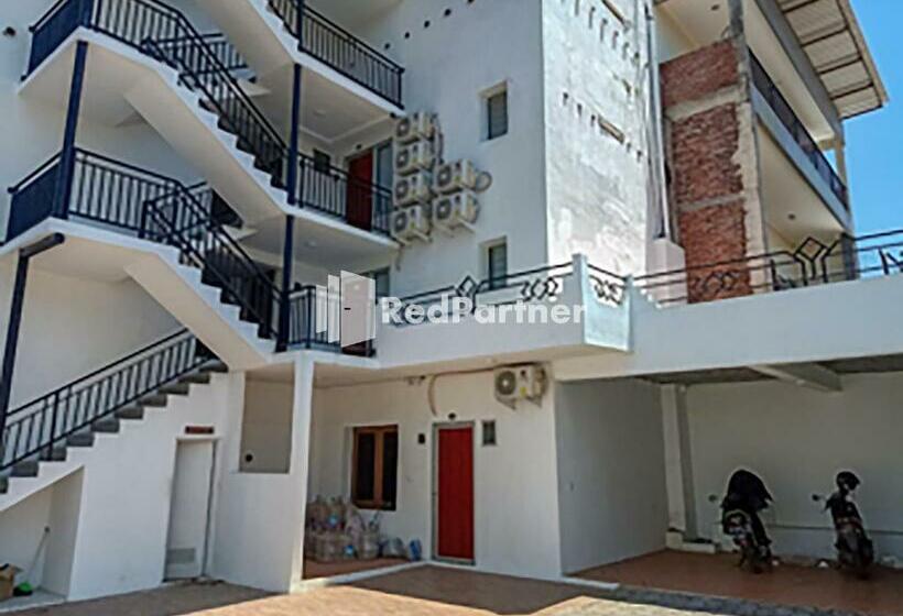 Отель Trikatu Kendal Near Taman Kota Weleri Mitra Reddoorz