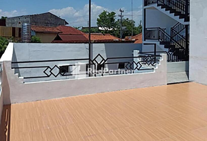 Отель Trikatu Kendal Near Taman Kota Weleri Mitra Reddoorz