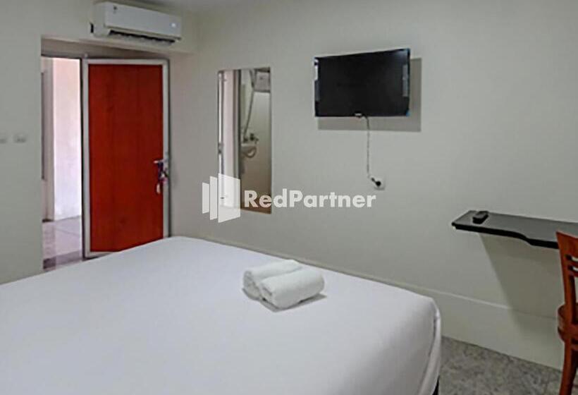 Отель Trikatu Kendal Near Taman Kota Weleri Mitra Reddoorz