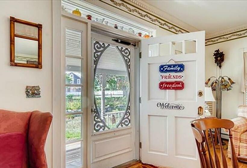 فندق West Tisbury Inn