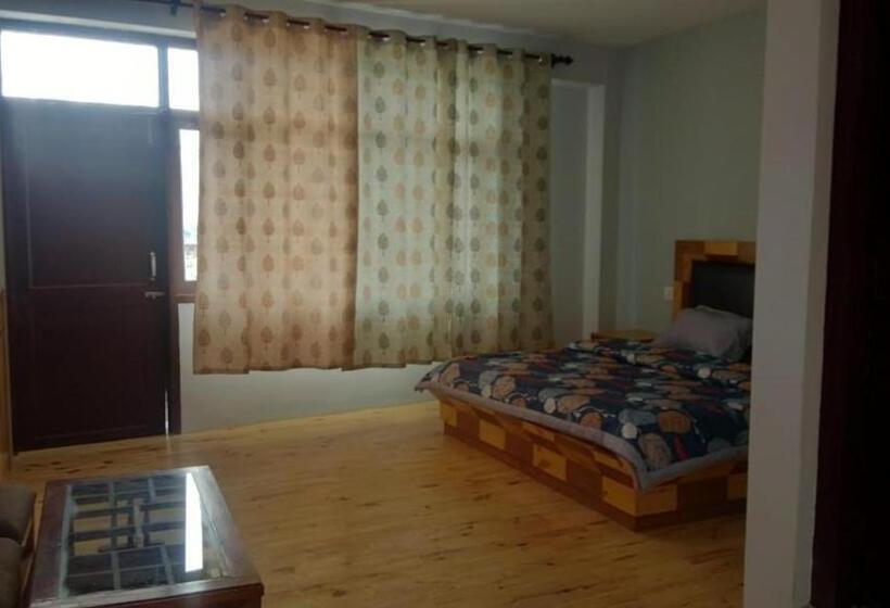 Отель Zangchuk & Restaurant