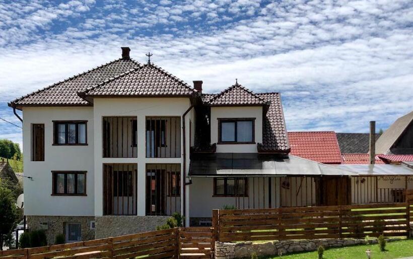 بنسيون Casa Margau