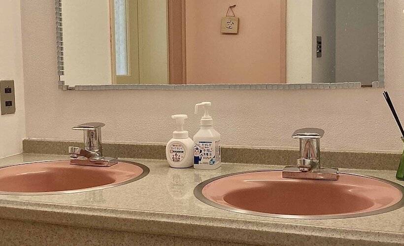 פנסיון Gallery Hara And Guest House