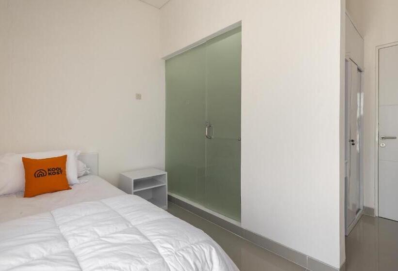 پانسیون Koolkost Near T2 Juanda Airport