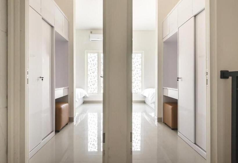 膳宿费 Koolkost Near T2 Juanda Airport