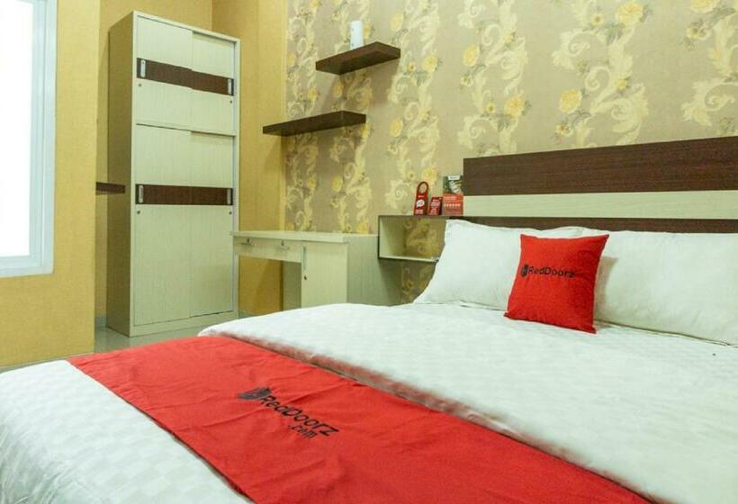 펜션 Reddoorz Near Benteng Van Den Bosch