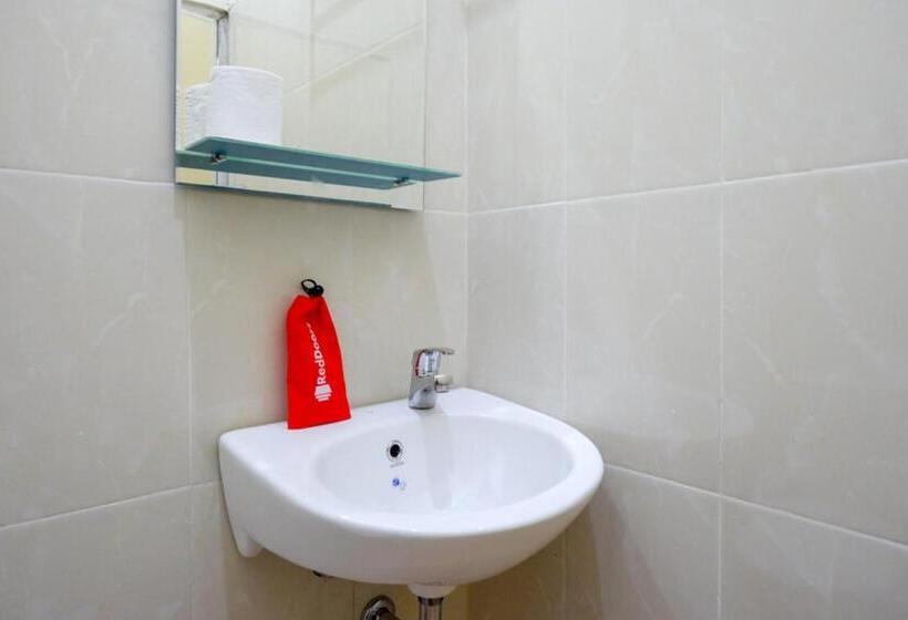 بنسيون Reddoorz Near Stadion 45 Karanganyar