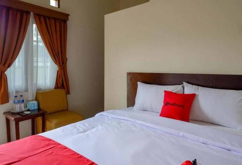 پانسیون Reddoorz Near Stadion 45 Karanganyar