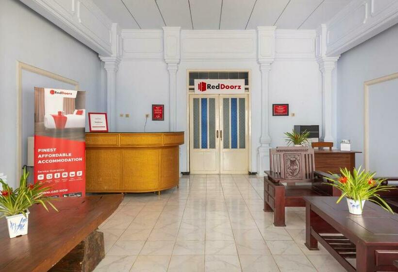 펜션 Reddoorz Syariah @ Bondowoso City Center