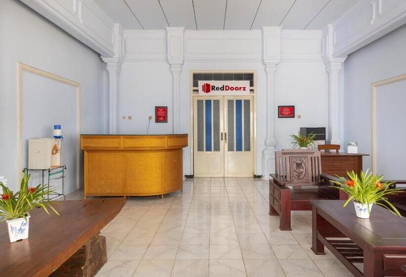 펜션 Reddoorz Syariah @ Bondowoso City Center