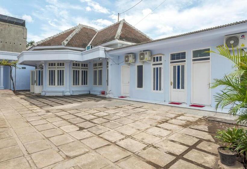 펜션 Reddoorz Syariah @ Bondowoso City Center