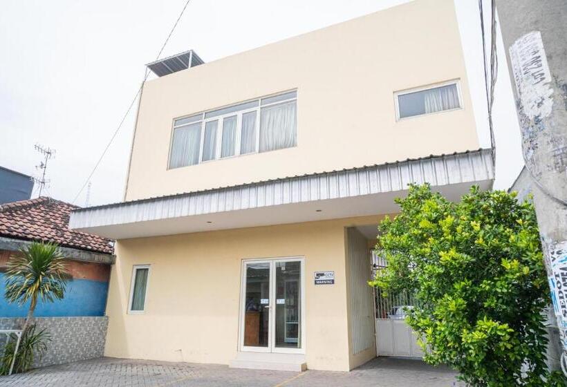 بنسيون Reddoorz Syariah Near Suncity Mall Sidoarjo