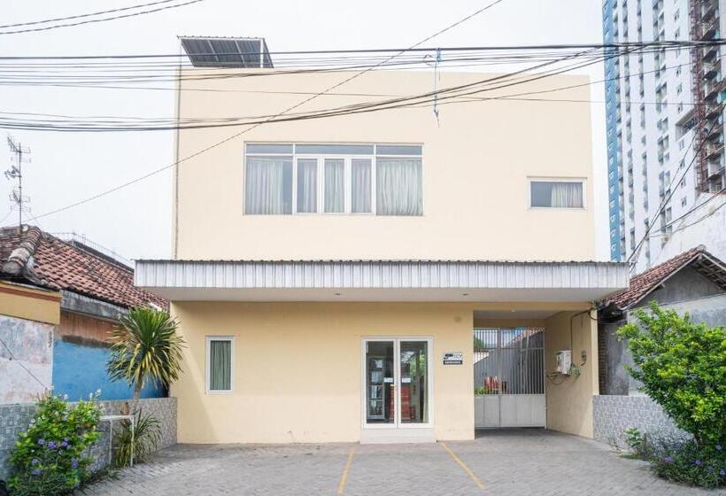 بنسيون Reddoorz Syariah Near Suncity Mall Sidoarjo