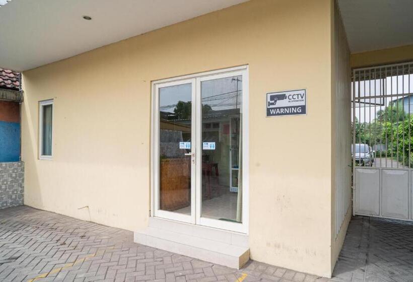 بنسيون Reddoorz Syariah Near Suncity Mall Sidoarjo