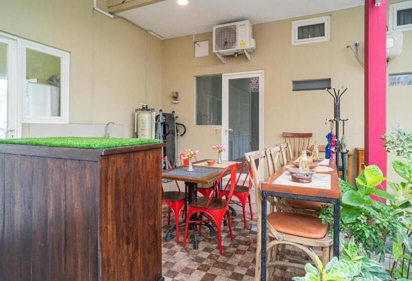 بنسيون Reddoorz Syariah Near Suncity Mall Sidoarjo