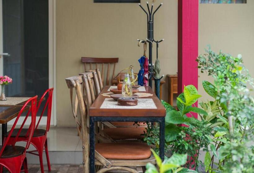 بنسيون Reddoorz Syariah Near Suncity Mall Sidoarjo