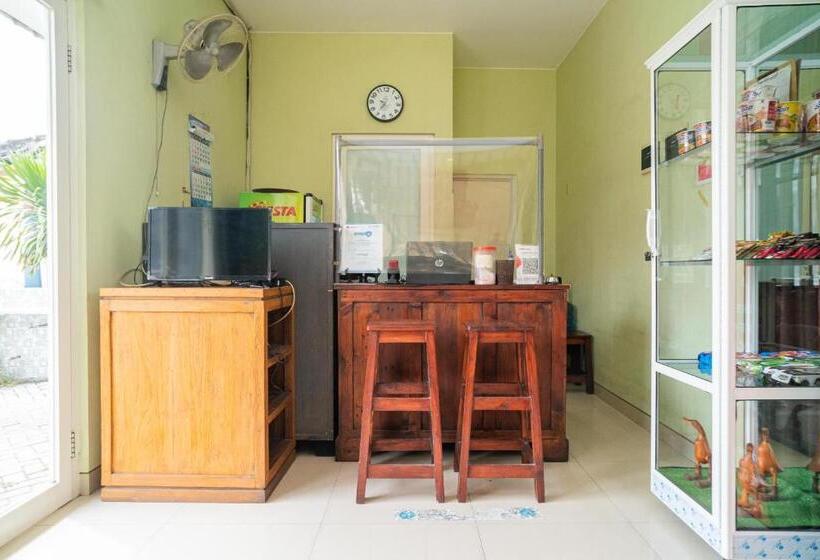 بنسيون Reddoorz Syariah Near Suncity Mall Sidoarjo