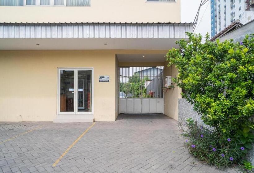 بنسيون Reddoorz Syariah Near Suncity Mall Sidoarjo