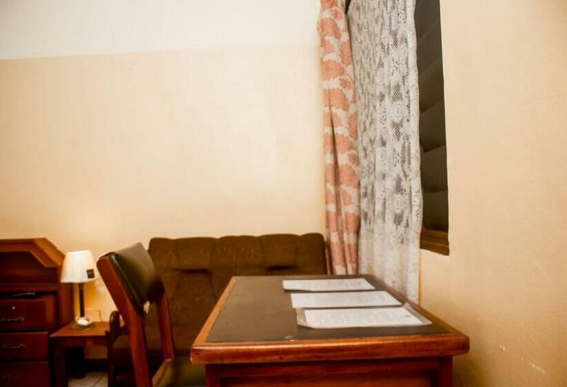 ペンション Sampson Guesthouse Ltd