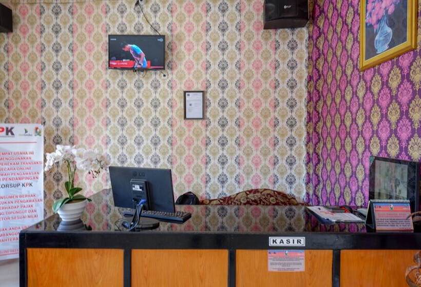 Reddoorz @ Hotel Grand Aulia Majene