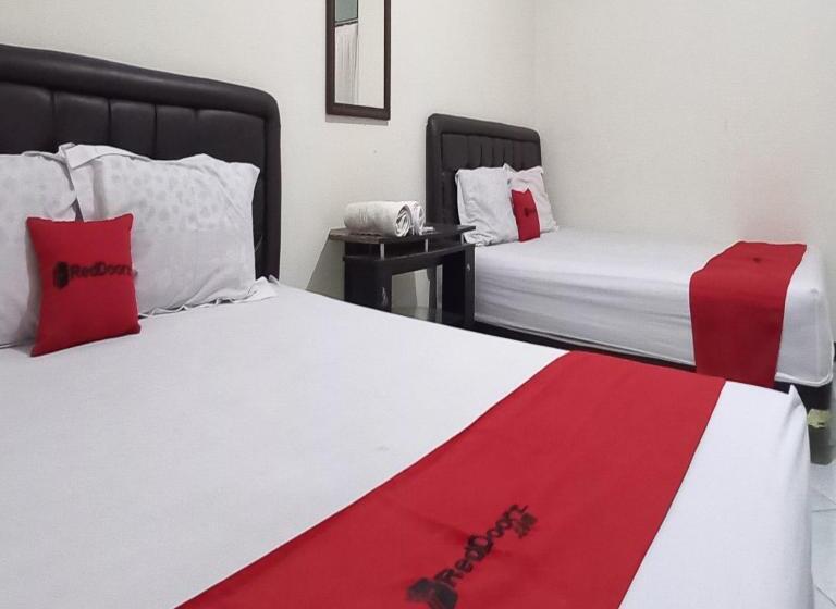 Reddoorz Syariah At Hotel Pandan Wangi Near Alun Alun Sidoarjo