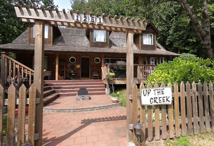 فندق صغير Up The Creek Backpacker's Lodge
