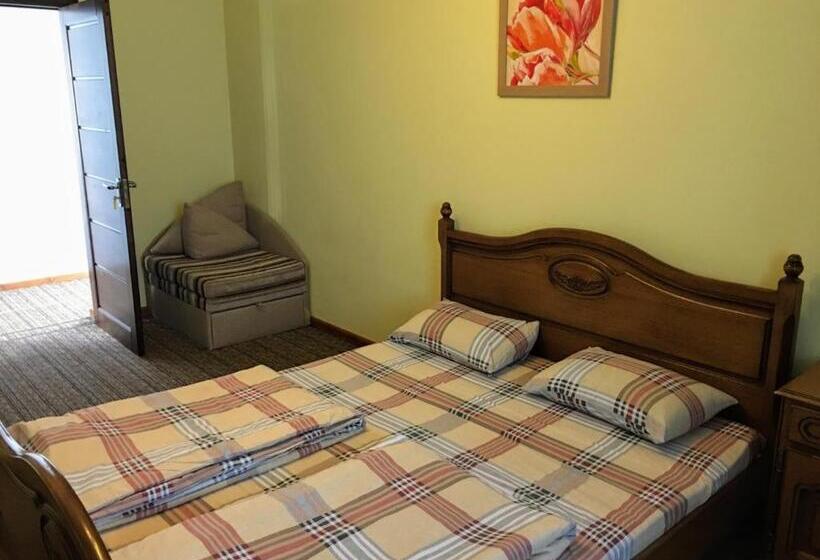 تختخواب و صبحانه затишний міні готель Rosky