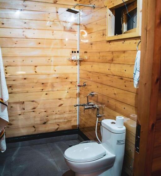 مبيت وإفطار Green Chromide River View Wooden House