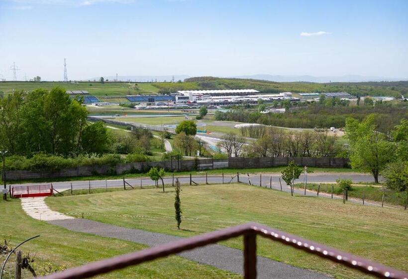 ベッドアンドブレックファースト Kamarás Ring House