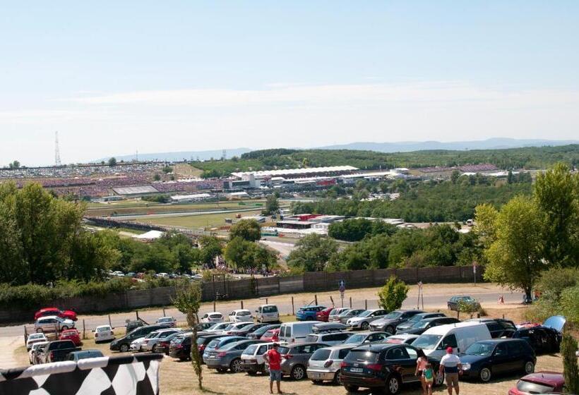 مبيت وإفطار Kamarás Ring House