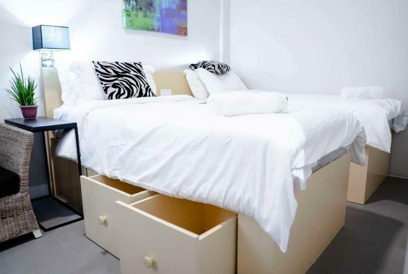 تختخواب و صبحانه Radlett Residences Hotel   Tuguegarao