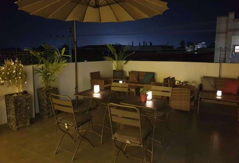 تختخواب و صبحانه Radlett Residences Hotel   Tuguegarao