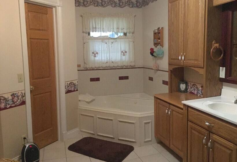 Grabers Green Gables B&b