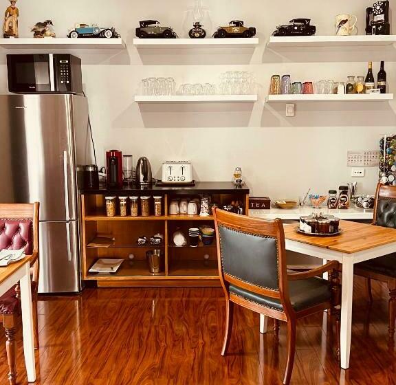 Gundaroo Manor Bed & Breakfast